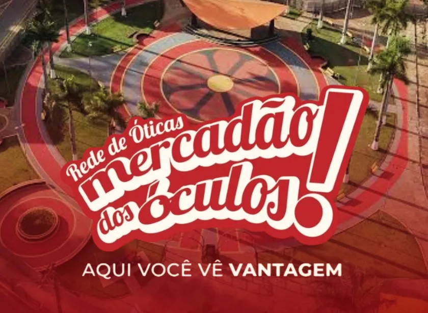 Vista aérea da praça central de Cajati, com o coreto e o mosaico circular, na peça de anúncio da chegada da loja